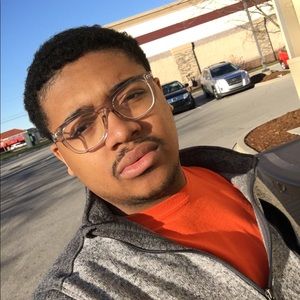 Meet your Posher, Devin